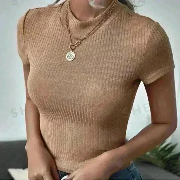 Bundle 3 - 2 Cropped Y2K Casual Basic High neck Shirts + 1 Spaghetti Strap - Picture 9 of 12
